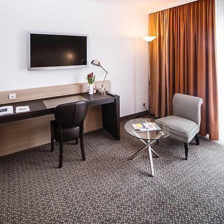 Hotel Plaza Дуйсбург Екстериор снимка