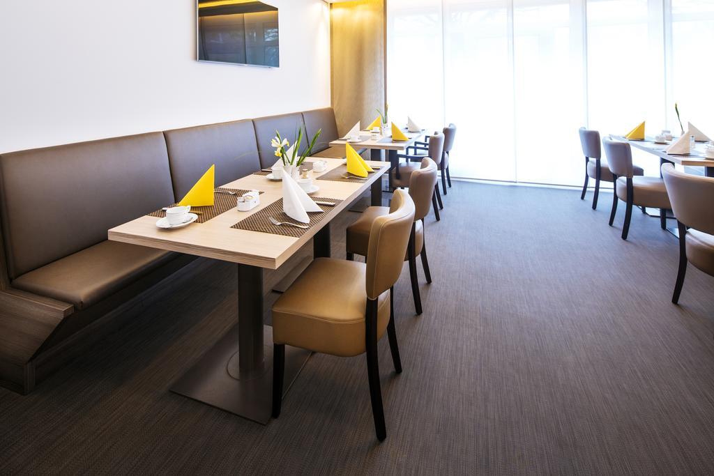 Hotel Plaza Дуйсбург Екстериор снимка
