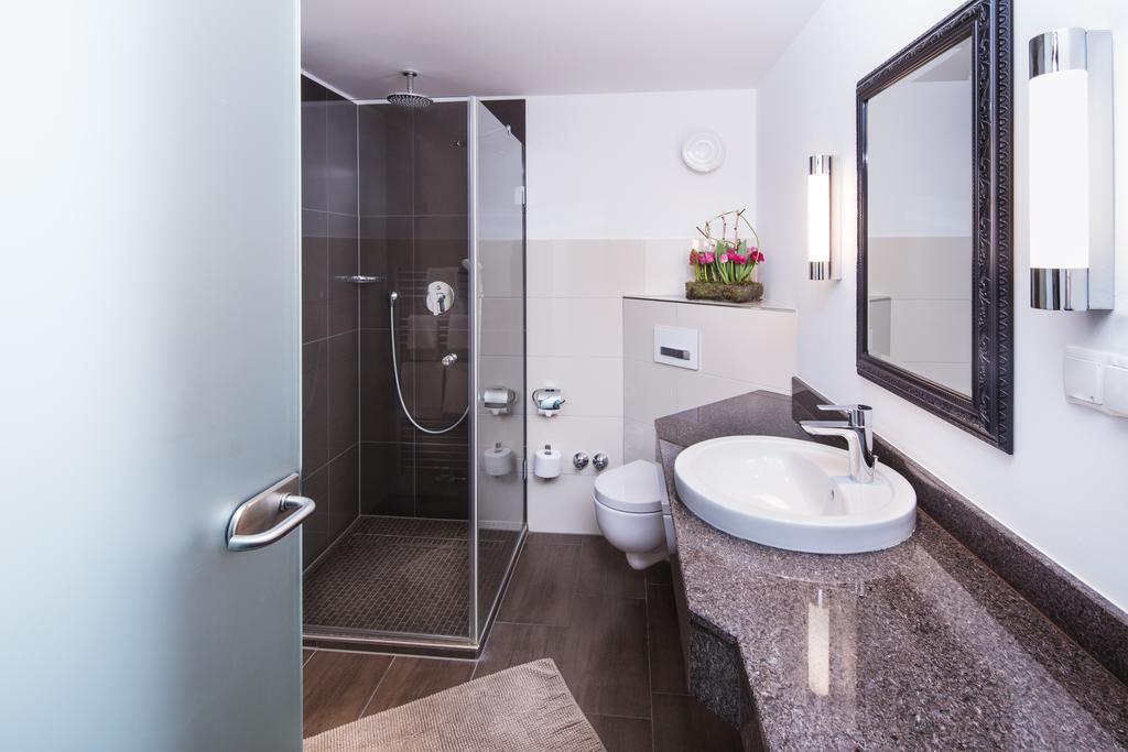 Hotel Plaza Дуйсбург Екстериор снимка