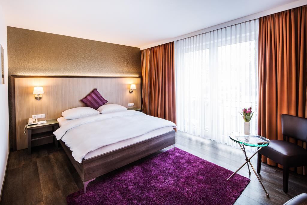 Hotel Plaza Дуйсбург Екстериор снимка