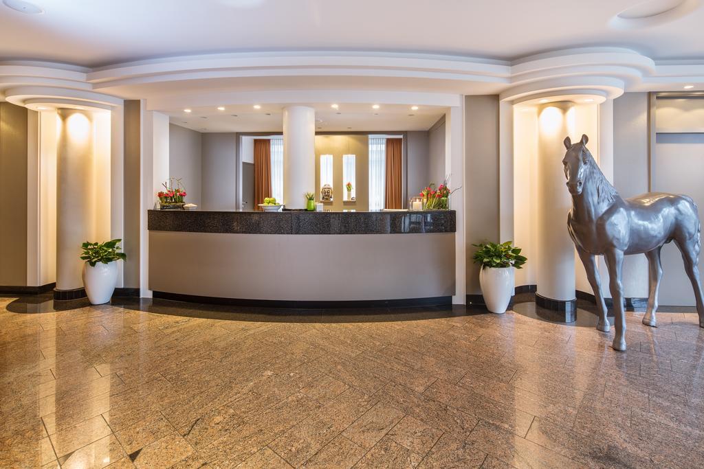 Hotel Plaza Дуйсбург Екстериор снимка