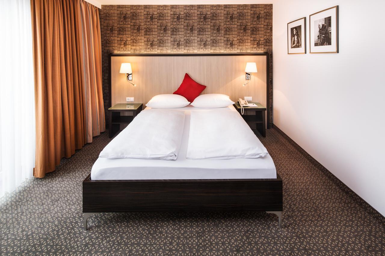 Hotel Plaza Дуйсбург Екстериор снимка
